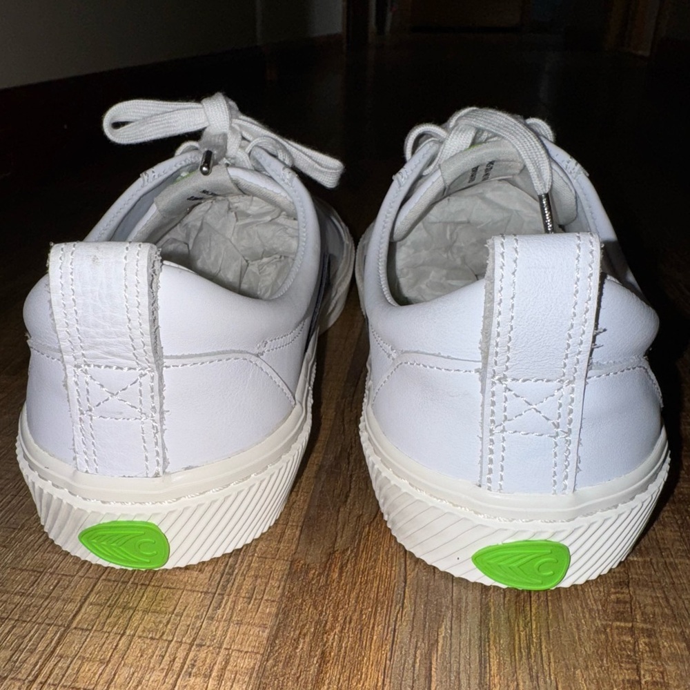 Cariuma White Leather Casual Sneakers Men’s 8.5 / Women’s 10 Black Logo - Picture 3 of 10